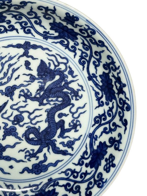 Castle AuctionA dragon and phoenix decorated Blue&White plate, Ming Dynasty Pr. 