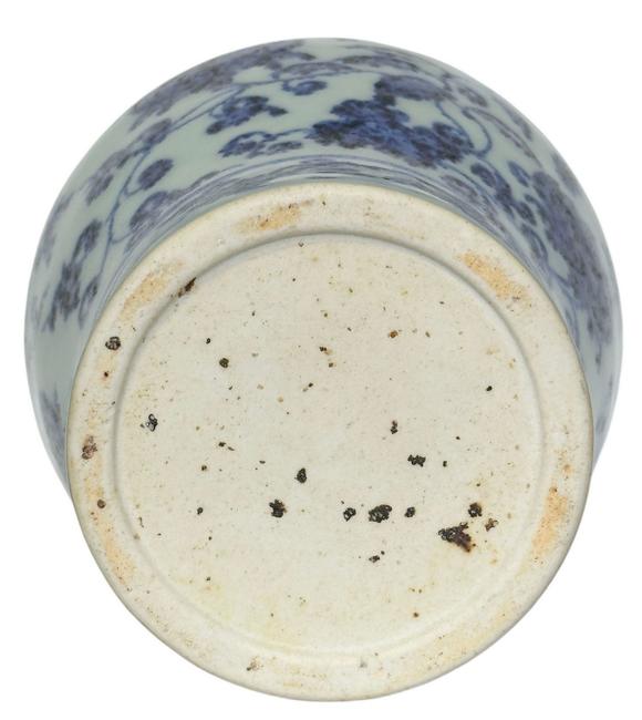 Castle AuctionA Chinese blue-and-white plum vase with entwined lotus patterns, Ming Dynasty Pr. 