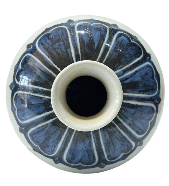 Castle AuctionA Chinese blue-and-white vase with chi dragon patterns