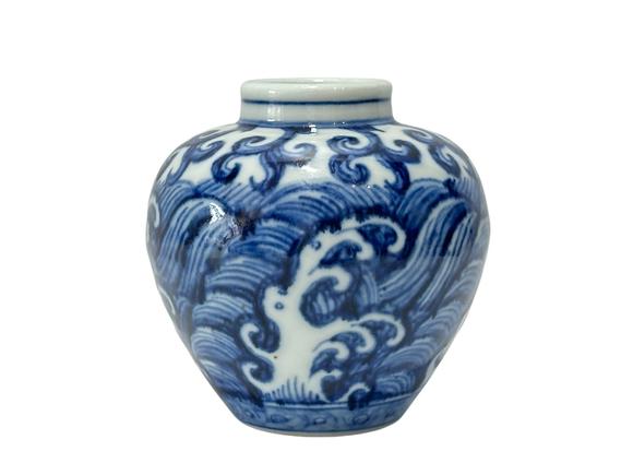 Castle AuctionBlue-and-white jar with seawater pattern, Ming Dynasty Pr. 