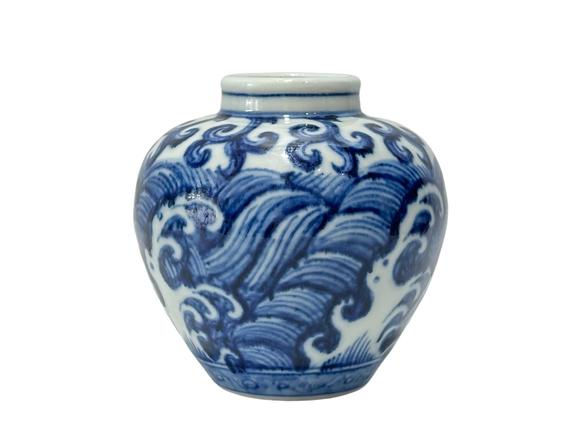 Castle AuctionBlue-and-white jar with seawater pattern, Ming Dynasty Pr. 