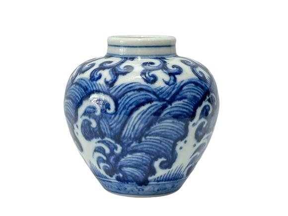 Castle AuctionBlue-and-white jar with seawater pattern, Ming Dynasty Pr. 