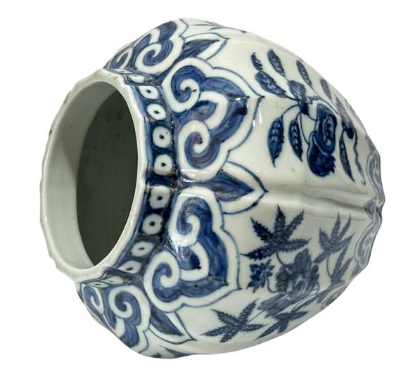 Castle AuctionA Chinese blue-and-white jar decorated with auspicious fruits pattern, Ming Dynasty Pr. 