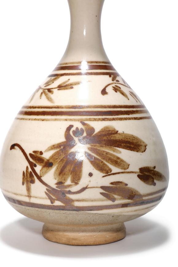 Castle AuctionA Cizhou Kiln Brown Floral Yuhuchun Vase, 12th–13th C Pr.