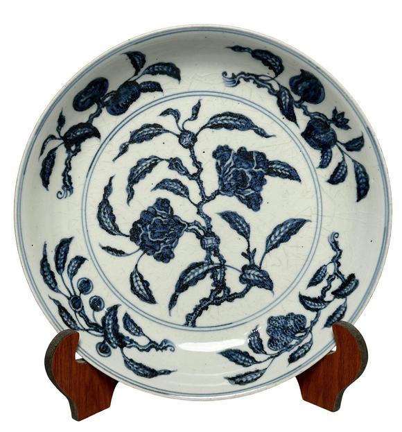 Castle AuctionBlue-and-white floral plate, Ming Dynasty Pr. 