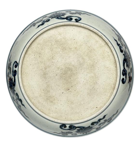 Castle AuctionBlue-and-white floral plate, Ming Dynasty Pr. 