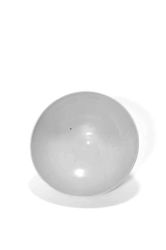 Castle AuctionA White Glaze Porcelain Bowl, 14th–17th C Pr.