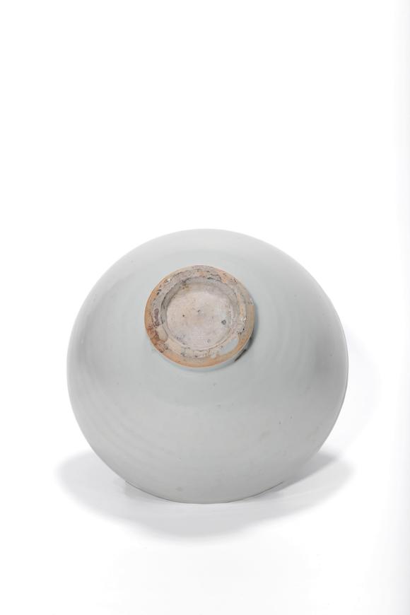 Castle AuctionA White Glaze Porcelain Bowl, 14th–17th C Pr.