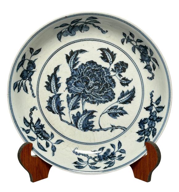 Castle AuctionBlue-and-white floral plate, Ming Dynasty Pr. 