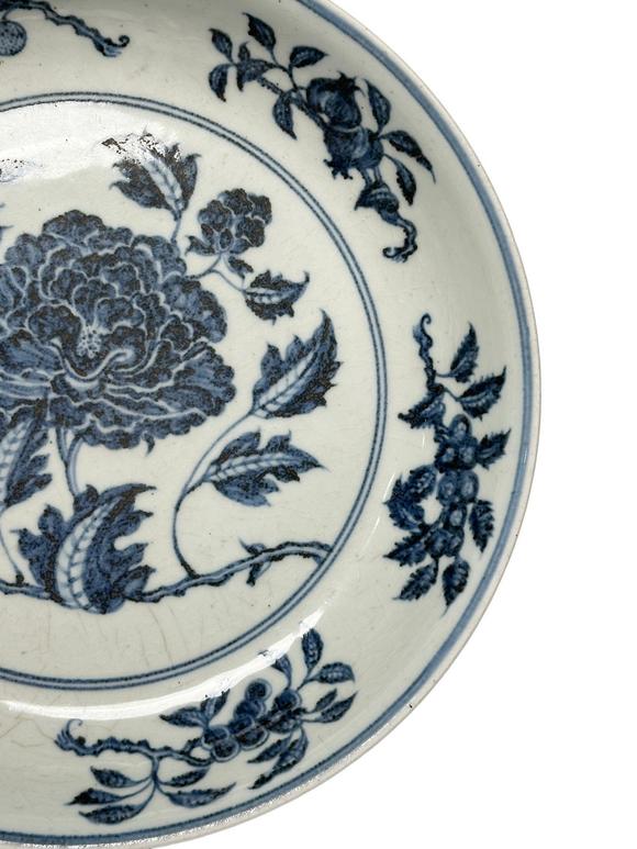 Castle AuctionBlue-and-white floral plate, Ming Dynasty Pr. 
