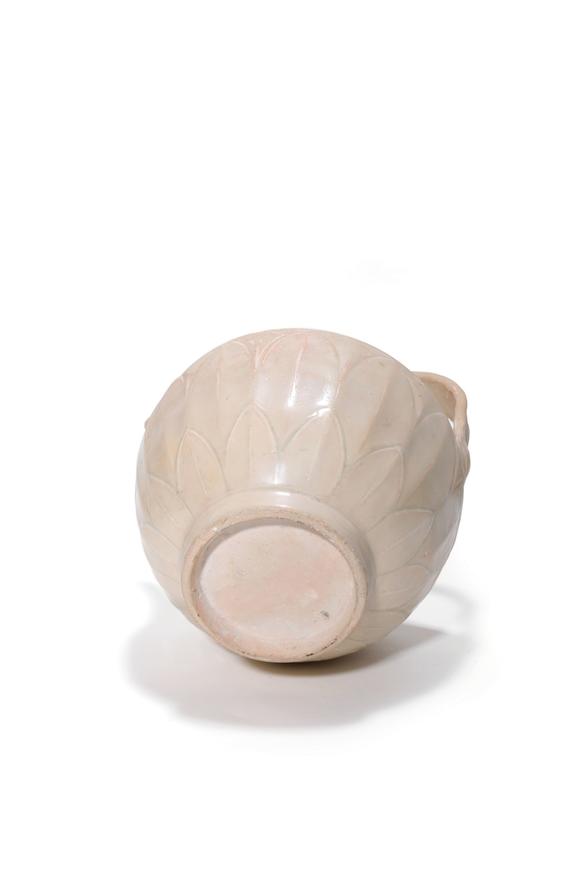Castle AuctionA White Glaze Carved Lotus Ewer, 10th–12th C Pr.