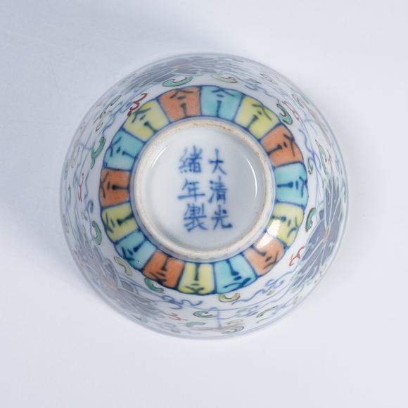 弘楊株式會(huì)社鬥彩花卉紋杯