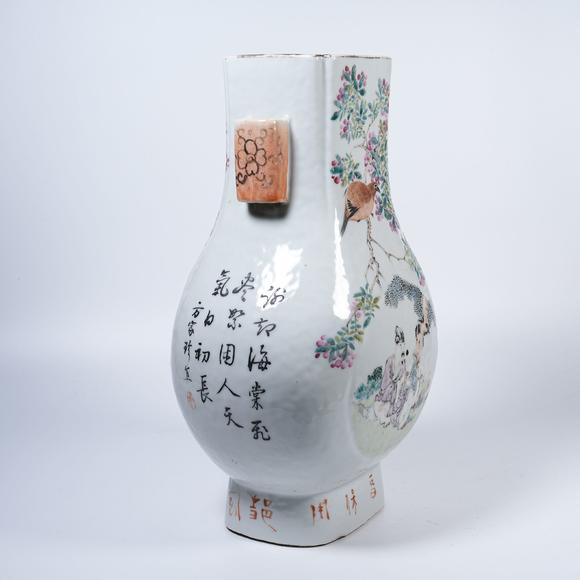 弘楊株式會(huì)社粉彩花鳥(niǎo)紋貫耳瓶