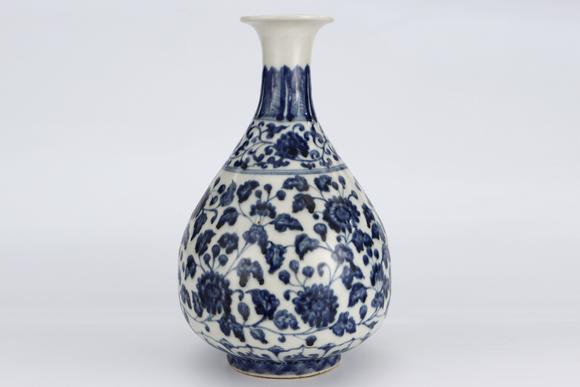 金澤美術(shù)明永樂(lè) 青花纏枝花卉玉壺春瓶