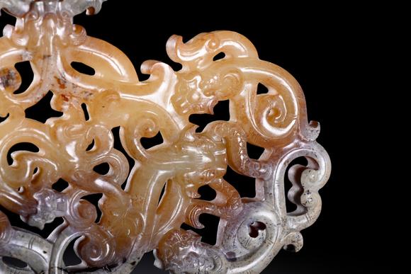 金澤美術(shù)明以前透雕龍鳳紋大佩