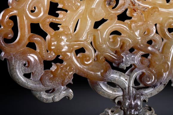 金澤美術(shù)明以前透雕龍鳳紋大佩