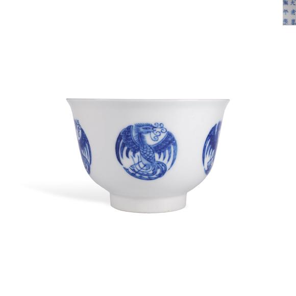 Cascade'sQing Kangxi blue-and-white group phoenix-patterned hand-pressing cup | 清康熙 青花團鳳紋壓手杯