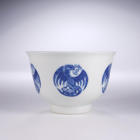 Cascade'sQing Kangxi blue-and-white group phoenix-patterned hand-pressing cup | 清康熙 青花團鳳紋壓手杯