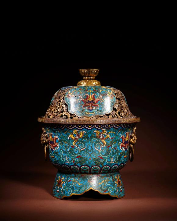 Cascade'sQingganlong copper tire, filigree enamel and lotus pattern animal ear ring cover furnace | 清乾隆 銅胎掐絲琺瑯纏枝蓮紋獸耳銜環(huán)蓋爐