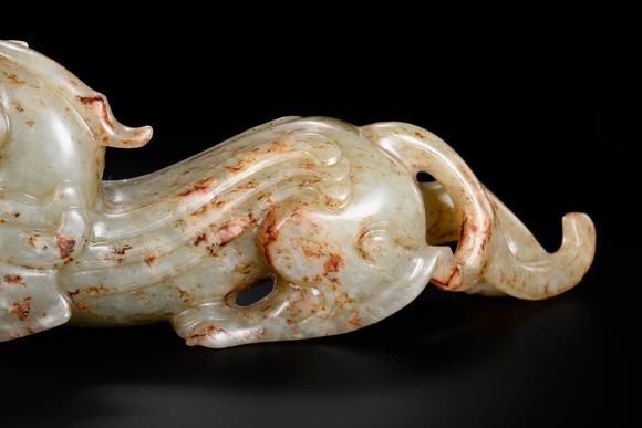 Cascade'sWhite marble and red Qin Rui beast | 漢 白玉紅沁瑞獸