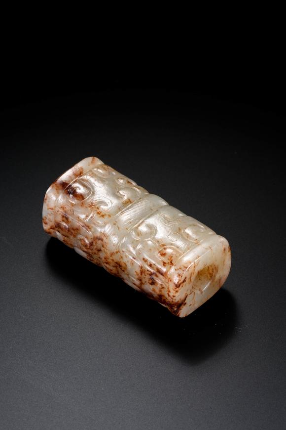 Cascade'sWhite marble with Qin color and animal face pattern | 漢 白玉沁色獸面紋勒子