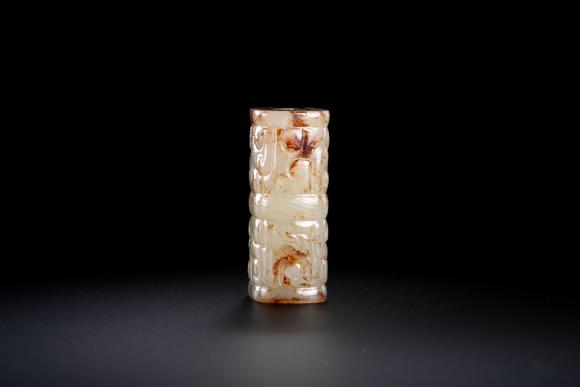 Cascade'sWhite marble with Qin color and animal face pattern | 漢 白玉沁色獸面紋勒子