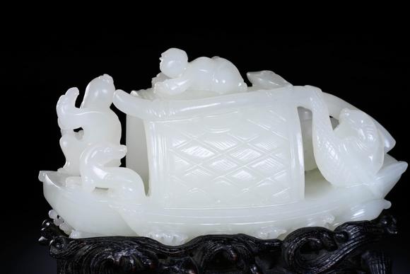 Cascade'sQing Dynasty Hetian Baiyu Fisherman Leyuchuan | 清代 和田白玉漁家樂玉船