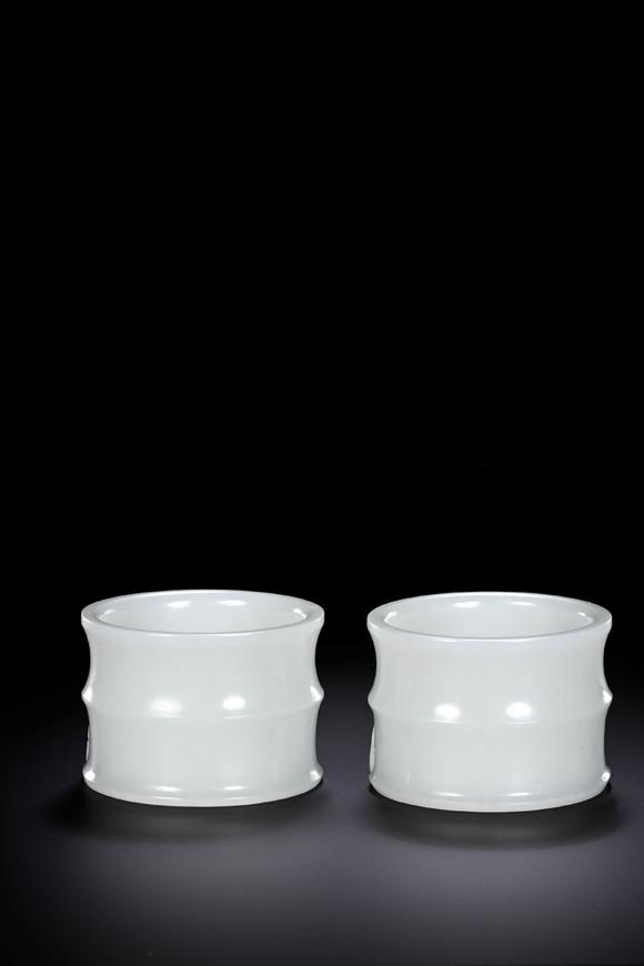 Cascade'sA pair of Hetian jade bamboo wine glasses in Qing Dynasty | 清代 和田玉竹節(jié)酒杯一對