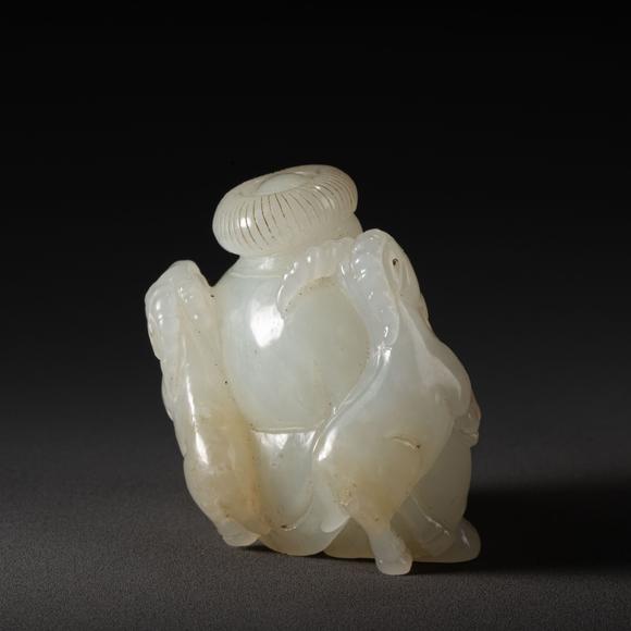 大阪美術(shù)商會清 白玉雕得意羊羊