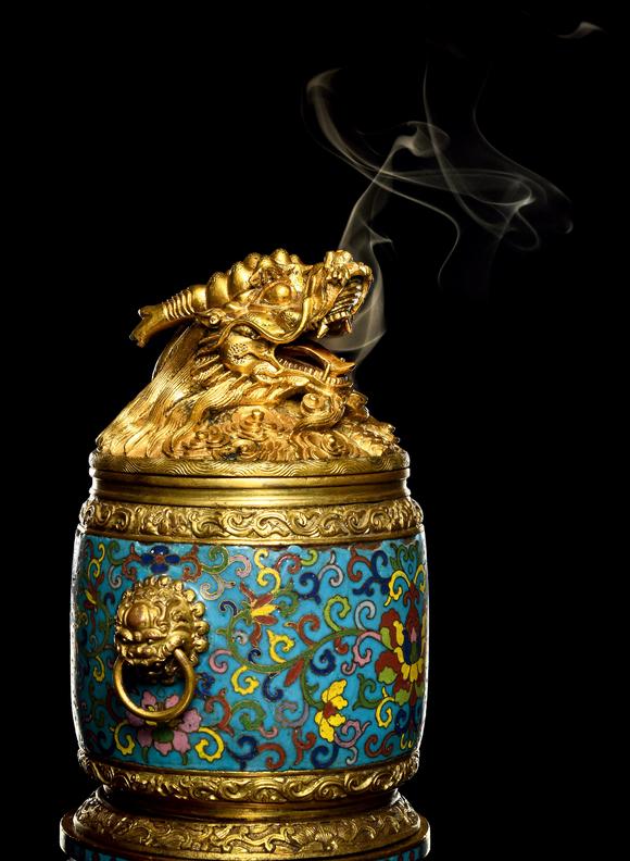 華藝國際清乾隆  銅胎掐絲琺瑯寶相花纏枝紋獸耳云龍蓋香薰爐