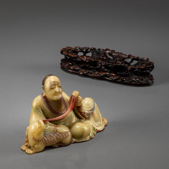 大阪美術(shù)商會(huì)清 壽山石雕笑獅羅漢