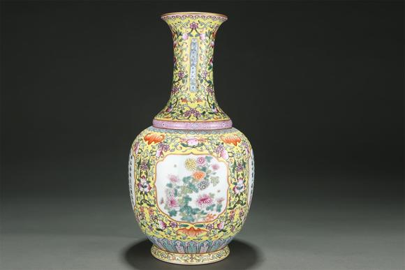 東京國(guó)際拍賣清嘉慶 粉彩花卉開窗詩(shī)文雙耳瓶