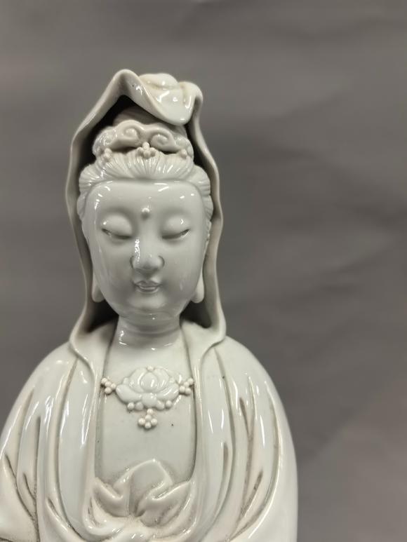東京國際拍賣明代 何朝宗款 德化窯觀音造像