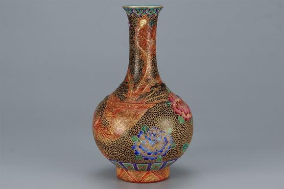 東京國(guó)際拍賣清乾隆 織金琺瑯彩鳳凰紋賞瓶