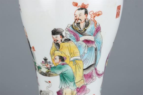 東京國(guó)際拍賣(mài)清乾隆 粉彩人物紋梅瓶
