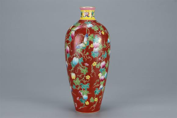 東京國際拍賣清雍正 粉彩三多紋橄欖瓶