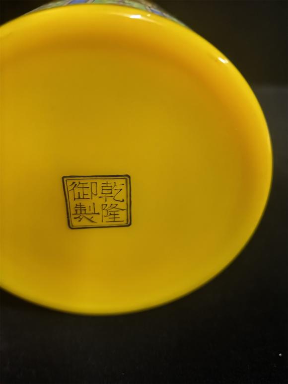 東京國(guó)際拍賣清乾隆 料器琺瑯彩福壽紋筆筒