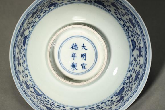誠(chéng)璽拍賣清中期 青花纏枝紋撇口碗