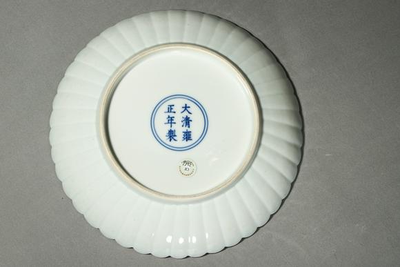 誠(chéng)璽拍賣清雍正 粉彩三多紋菊瓣盤