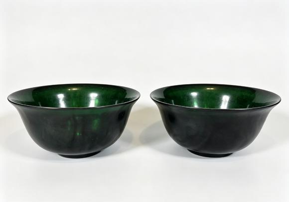 誠(chéng)璽拍賣(mài)清乾隆 綠料大碗一對(duì)