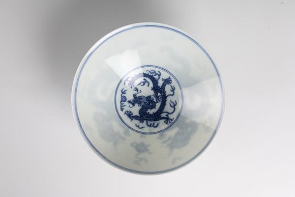 東京中央沐春堂拍賣曉芳窯 青花龍紋斗笠碗