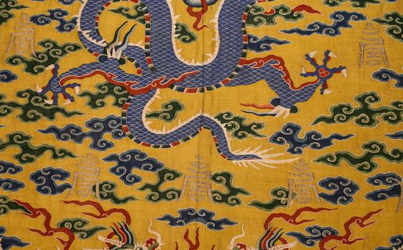日本東海名古屋明代黃地緙絲五龍紋對襟龍袍