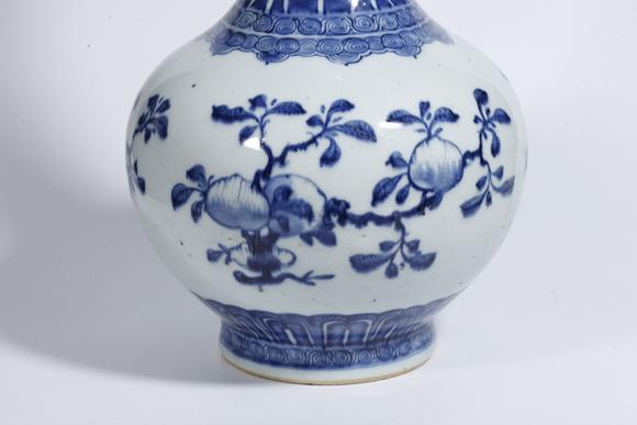 弘楊株式會(huì)社青花福祿壽紋蒜頭瓶