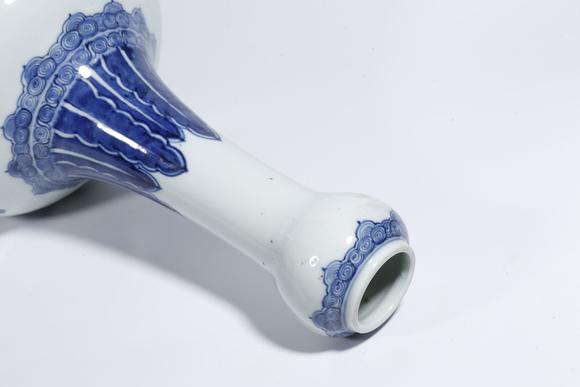 弘楊株式會(huì)社青花福祿壽紋蒜頭瓶