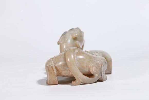 弘楊株式會社和田玉雕獸形擺件