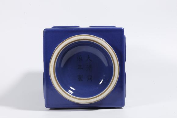 弘楊株式會(huì)社藍(lán)釉琮式瓶