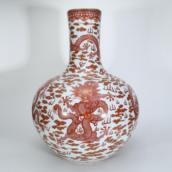 鐮倉(cāng)美術(shù)清乾隆 礬紅九龍紋天球瓶