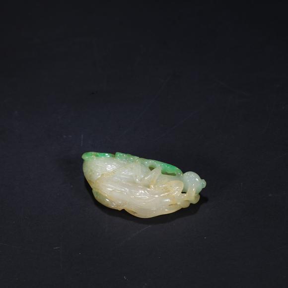 鐮倉(cāng)美術(shù)清 翡翠雕螳螂絲瓜掛件