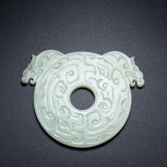 東京蕓術(shù)舊藏雙龍玉璧