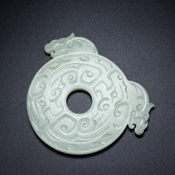 東京蕓術(shù)舊藏雙龍玉璧